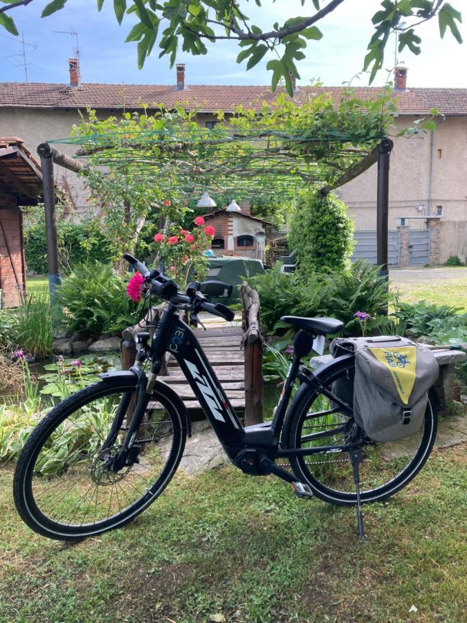Draisina Bike Apartments Uno Oleggio Castello Luaran gambar